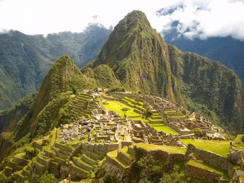 Machu Picchu: Un Legado Ancestral y la Urgencia del Cuidado Ambiental