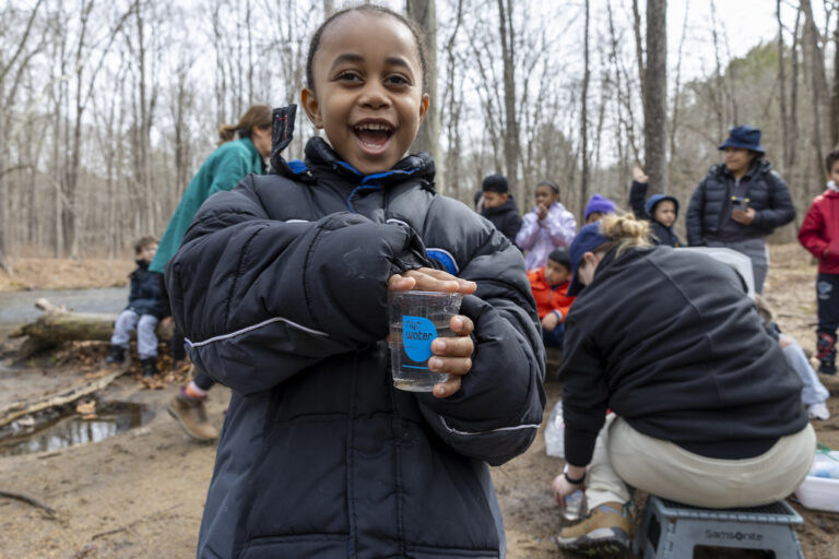 estudiantes-del-bronx-liberan-truchas-en