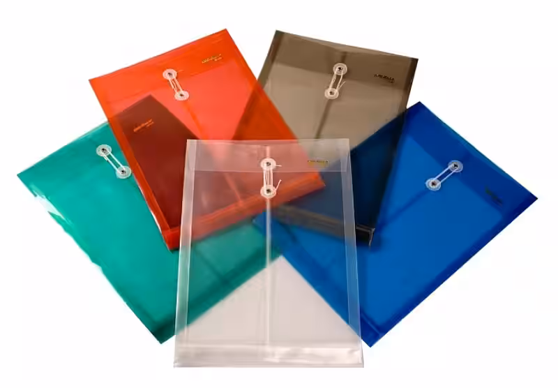 El Plástico en Nuestro Mundo: Un Amigo con Consecuencias y el Imperativo del Cuidado Ambiental